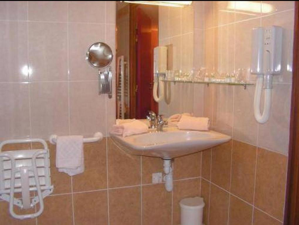 Au P'Tit Quinquin Hotel Le Val-Saint-Pere Phòng bức ảnh