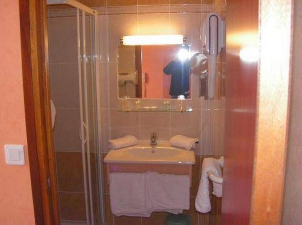 Au P'Tit Quinquin Hotel Le Val-Saint-Pere Phòng bức ảnh