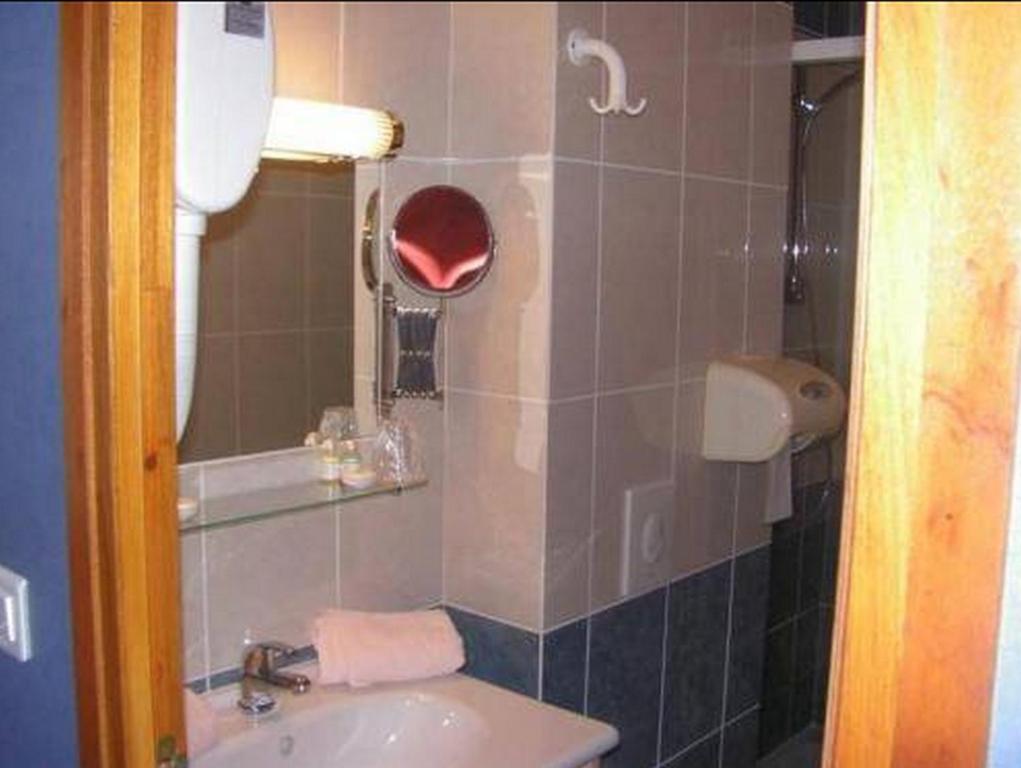 Au P'Tit Quinquin Hotel Le Val-Saint-Pere Phòng bức ảnh