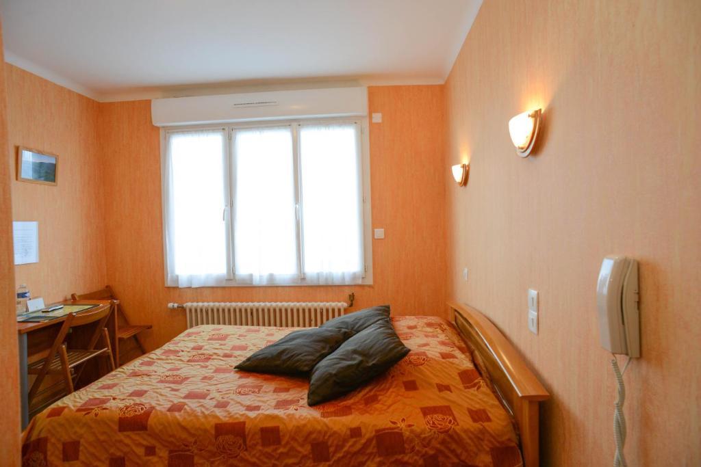 Au P'Tit Quinquin Hotel Le Val-Saint-Pere Ngoại thất bức ảnh