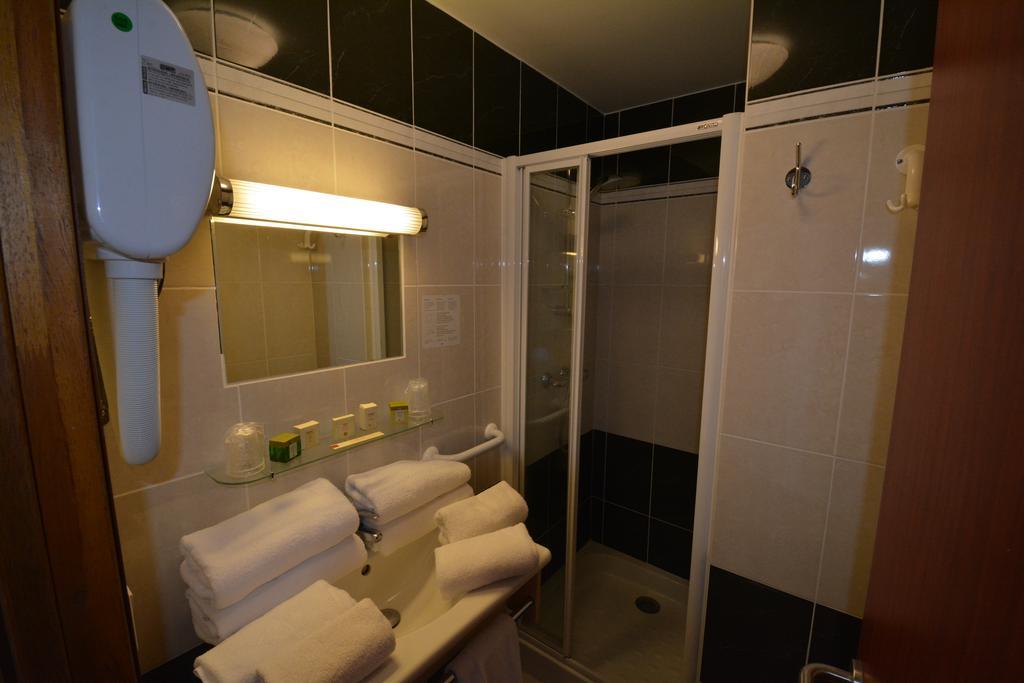 Au P'Tit Quinquin Hotel Le Val-Saint-Pere Ngoại thất bức ảnh