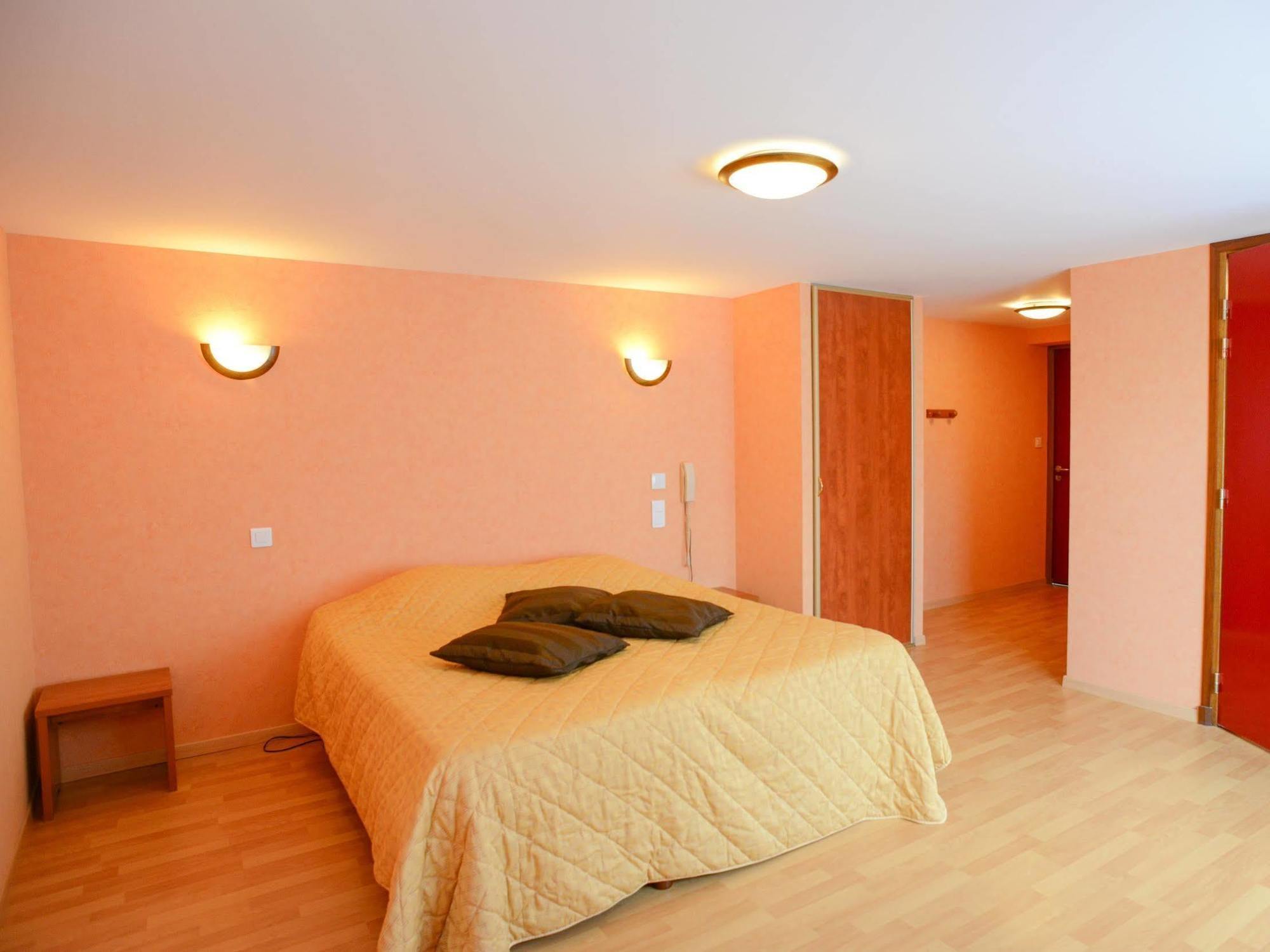 Au P'Tit Quinquin Hotel Le Val-Saint-Pere Ngoại thất bức ảnh