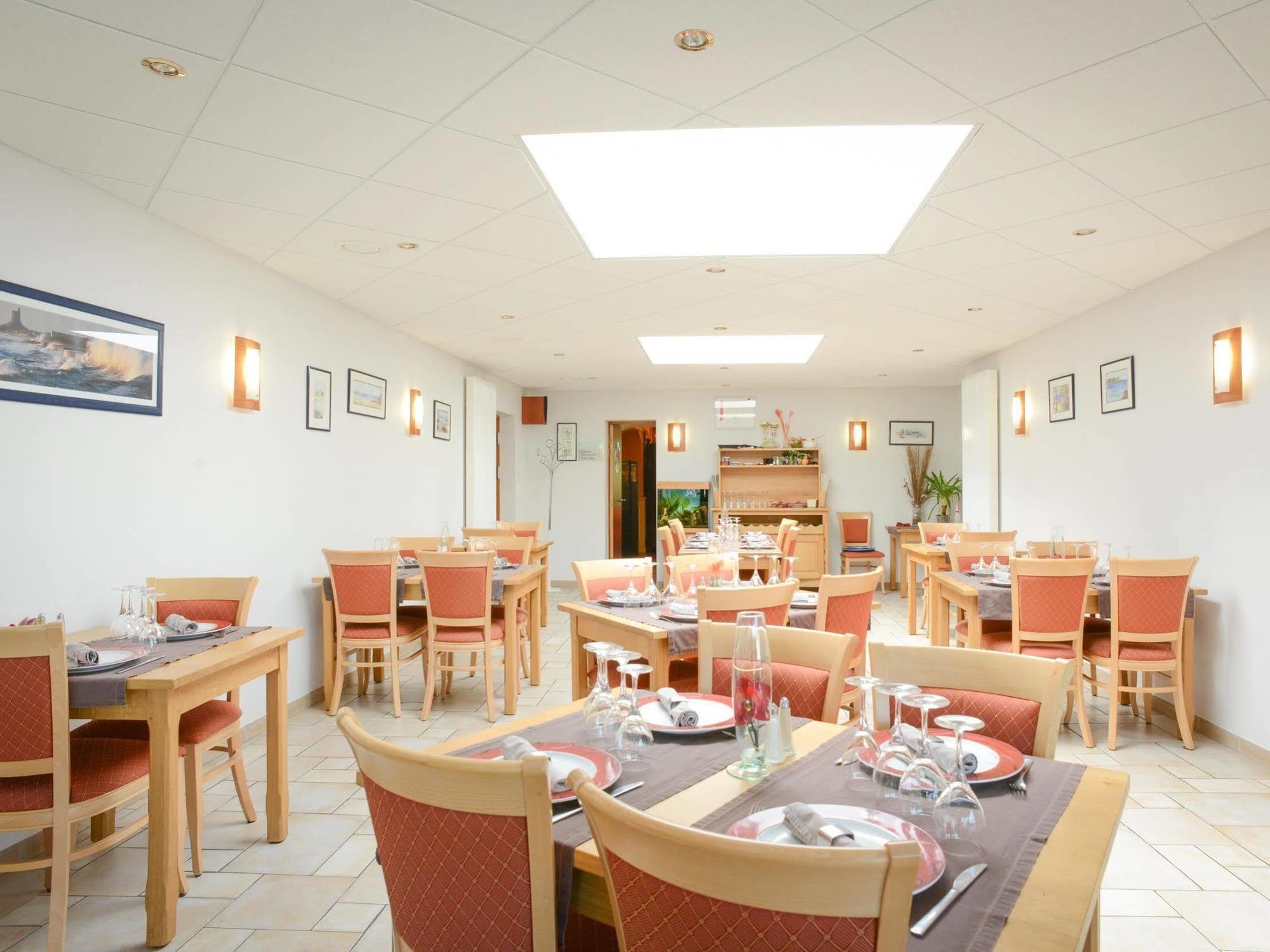 Au P'Tit Quinquin Hotel Le Val-Saint-Pere Ngoại thất bức ảnh
