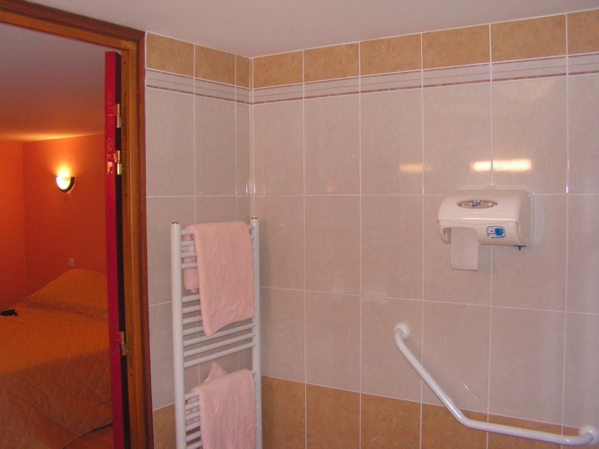 Au P'Tit Quinquin Hotel Le Val-Saint-Pere Ngoại thất bức ảnh