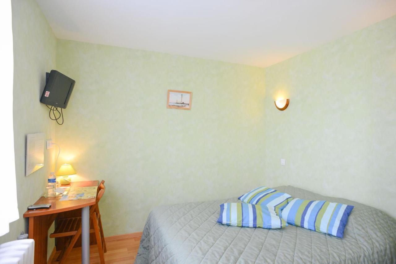 Au P'Tit Quinquin Hotel Le Val-Saint-Pere Ngoại thất bức ảnh